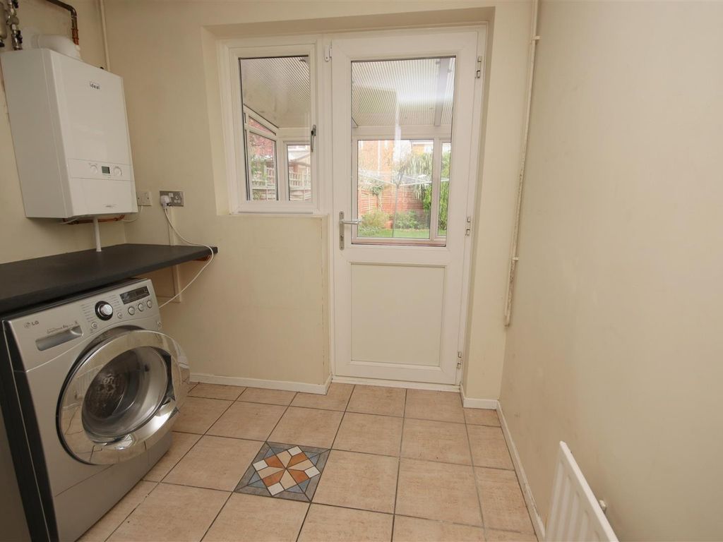 3 bed property to rent in Eland Way, Cherry Hinton, Cambridge CB1, £1,800 pcm