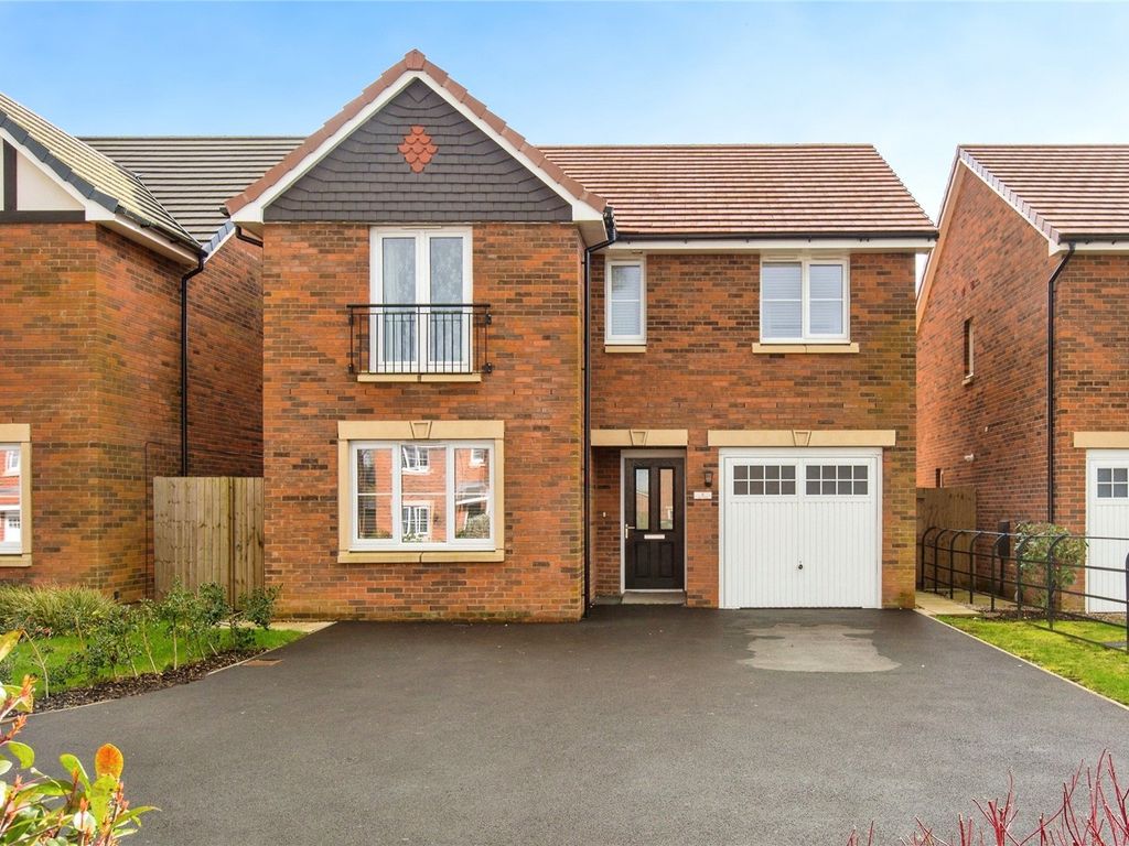 4 bed detached house for sale in Bamford Road, Broughton, Preston PR3, £375,000