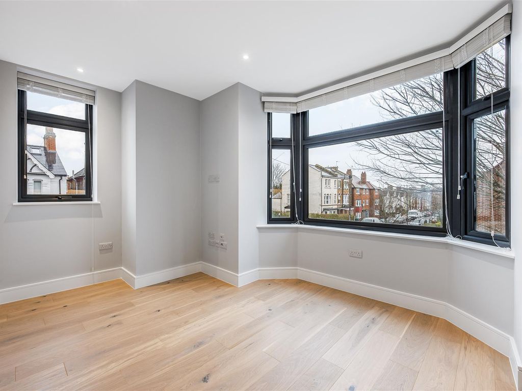 1 bed flat to rent in Julian Avenue, London W3, £1,800 pcm