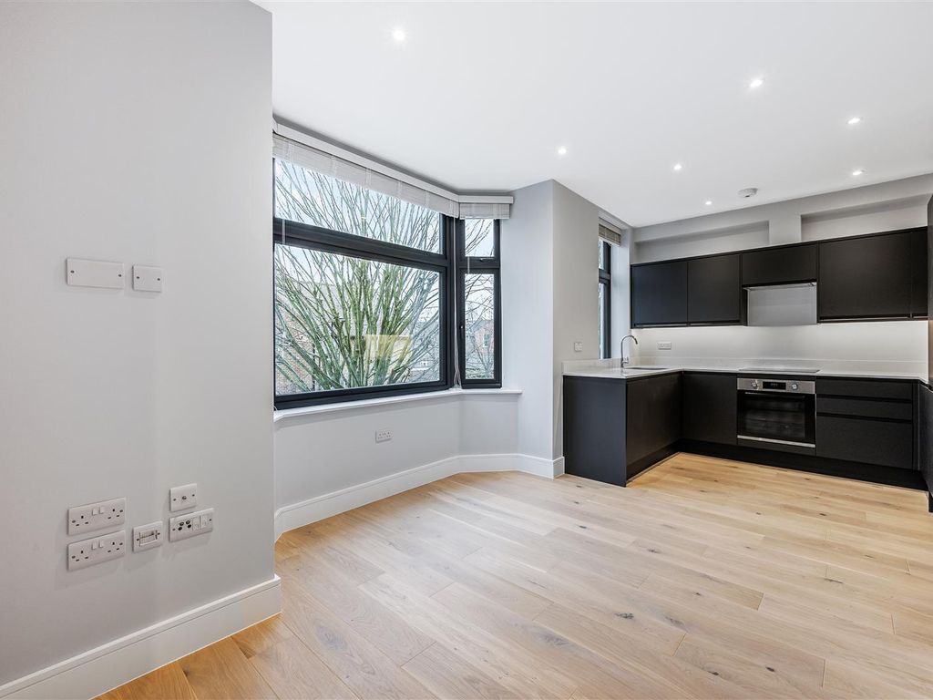 1 bed flat to rent in Julian Avenue, London W3, £1,800 pcm