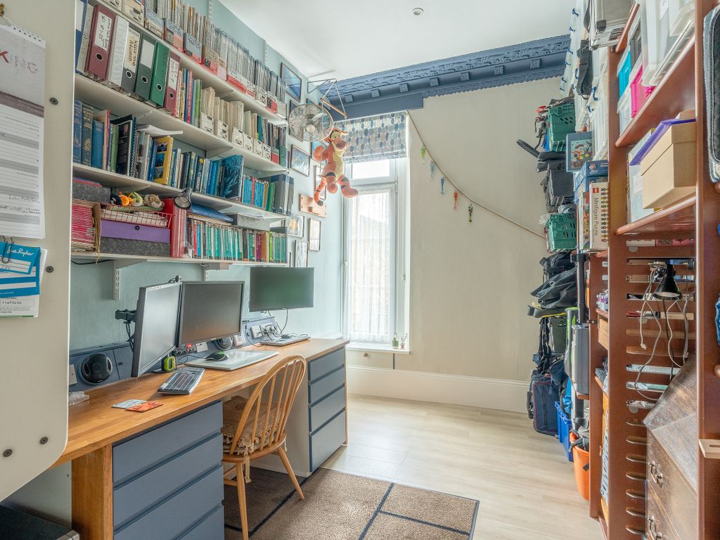 2 bed flat for sale in Flat 3, 56 Oakfield Road, Clifton, Bristol BS8, £375,000