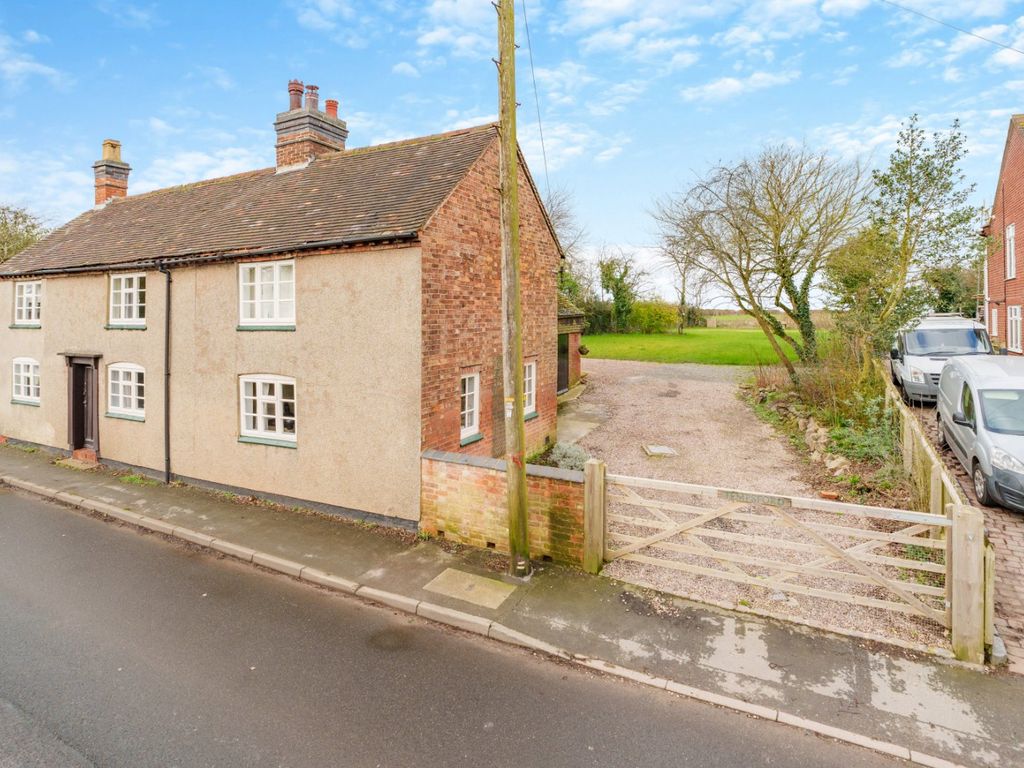 4 bed detached house to rent in Main Street, Sutton Cheney, Nuneaton, Warwickshire CV13, £1,500 pcm