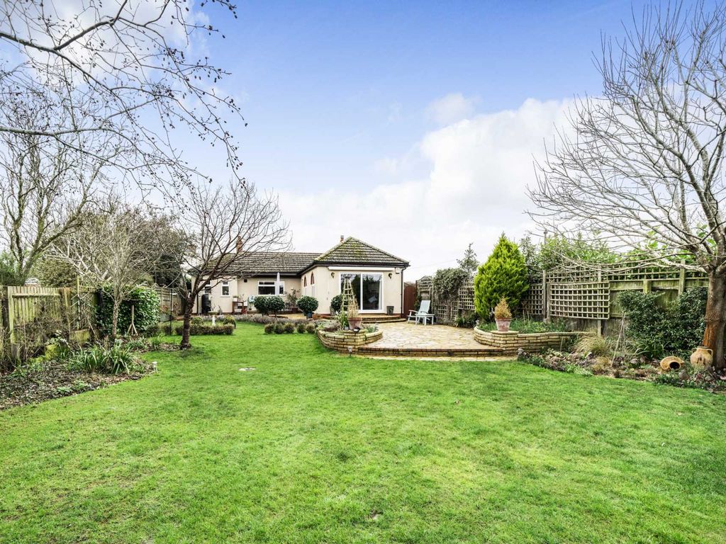 3 bed detached bungalow for sale in Roxton Road, Great Barford MK44, £535,000