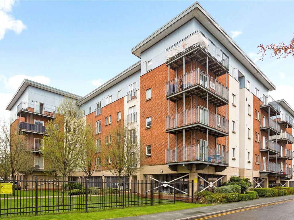 3 bed flat for sale in Gilbert House, 2 Elmira Way, Salford M5, £215,000