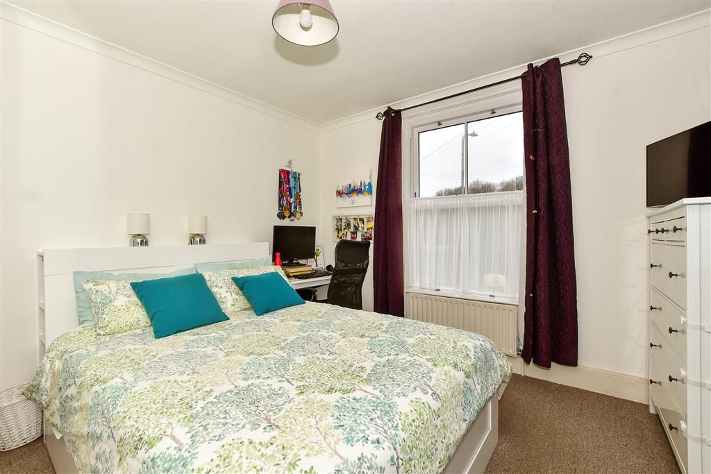 2 bed flat for sale in Dorking Road, Tunbridge Wells, Kent TN1, £192,000