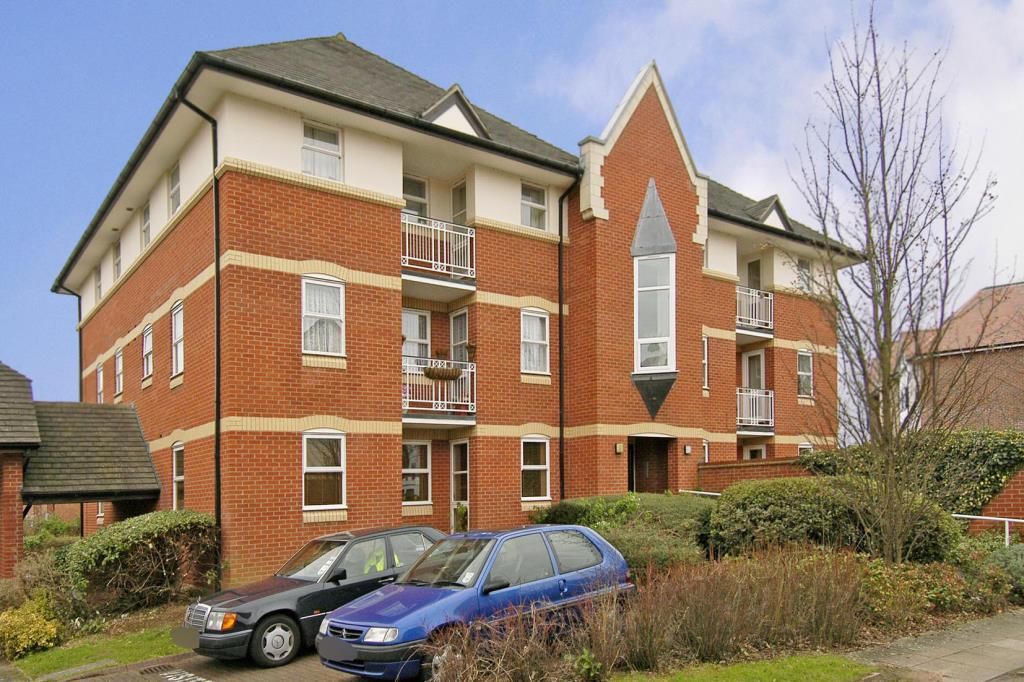 2 bed flat for sale in Abingdon, Oxfordshire OX14, £210,000