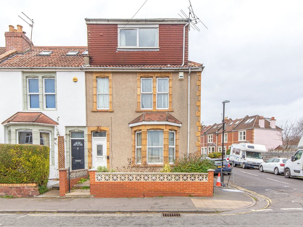 4 bed end terrace house for sale in Downend Road, Horfield, Bristol BS7, £450,000
