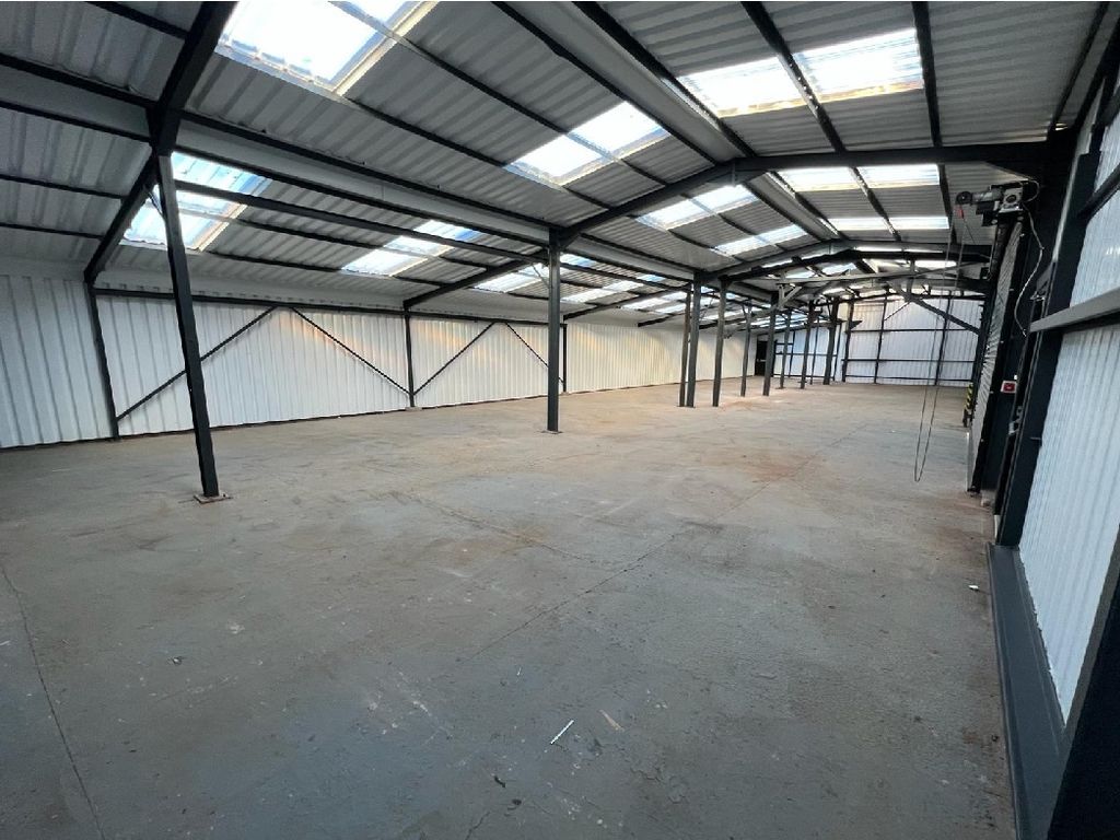 Warehouse to let in Heath Mill Road, Wombourne, South Staffordshire WV5, £22,000 pa