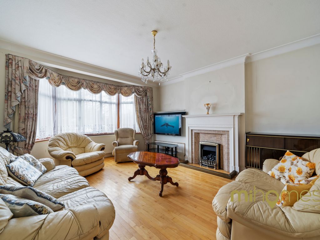 4 bed detached house for sale in Powys Lane, Southgate N14, £1,100,000