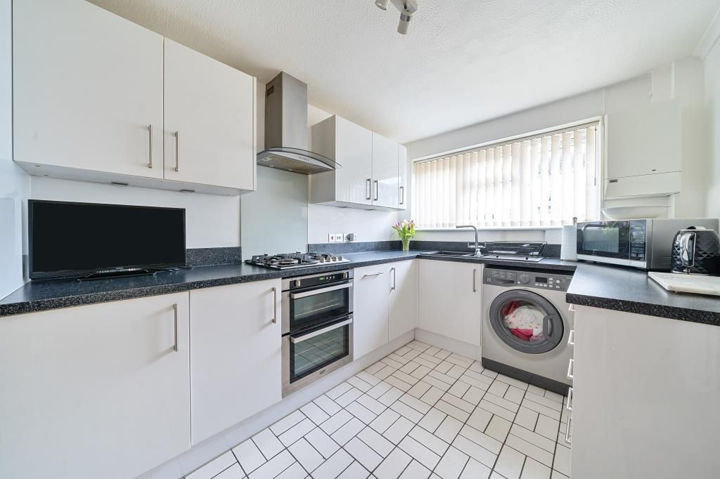 2 bed terraced house for sale in Maidenhead, Berkshire SL6, £400,000