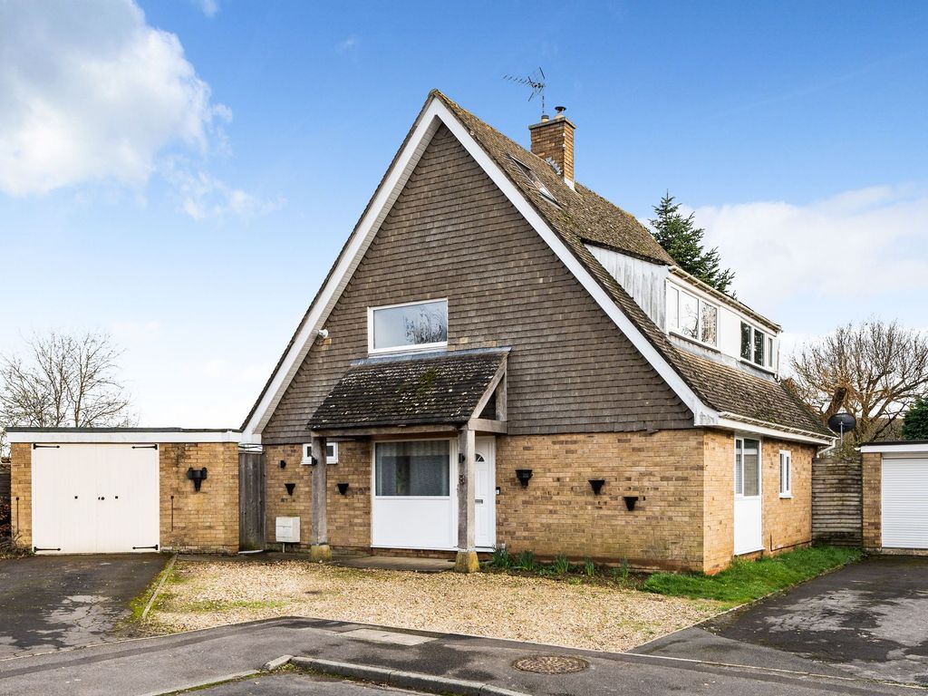 4 bed detached house for sale in Fosseway Close, Moreton-In-Marsh GL56, £575,000