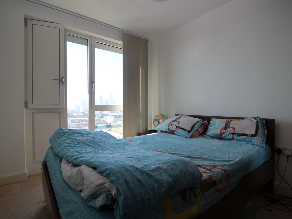 2 bed flat to rent in Marner Point, Bow, London E3, £2,340 pcm