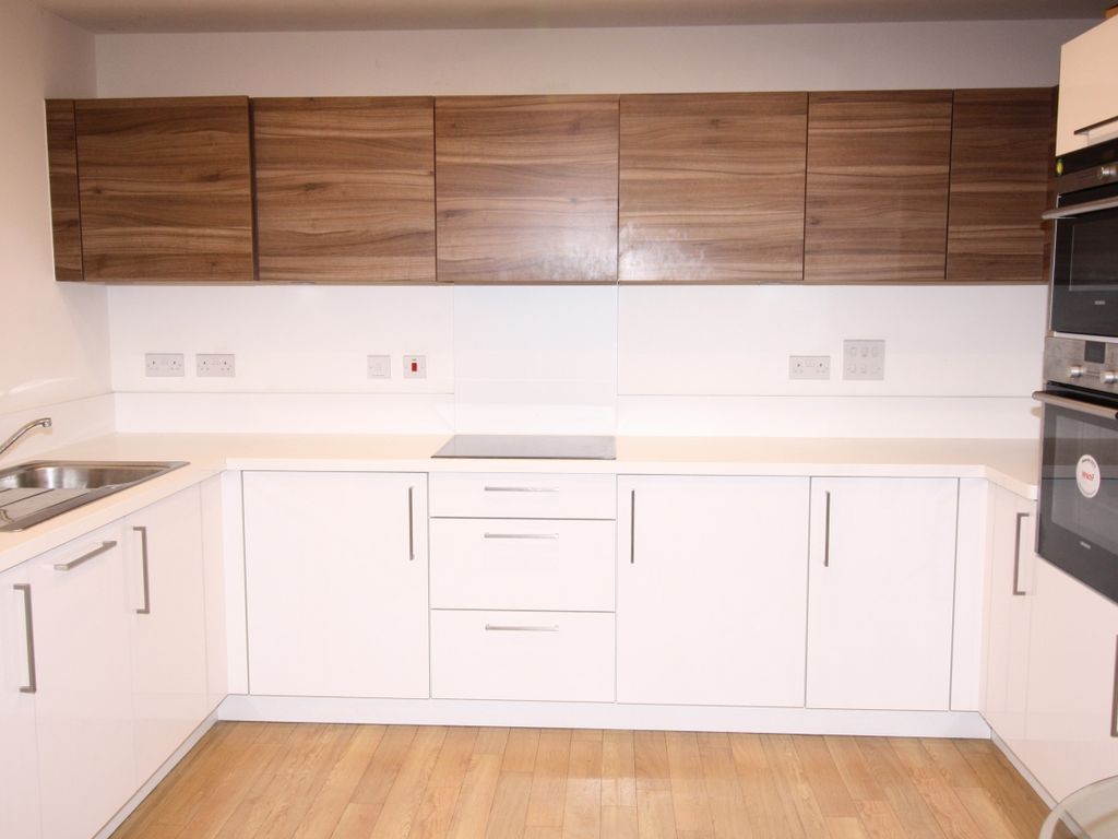 2 bed flat to rent in Marner Point, Bow, London E3, £2,340 pcm