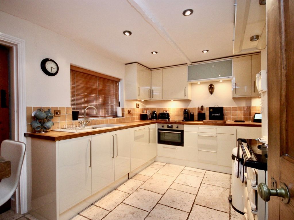 4 bed semi-detached house for sale in Dunsmore, Dunsmore, Aylesbury HP22, £1,050,000