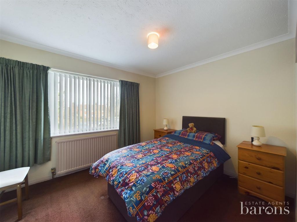 2 bed terraced house for sale in Gordon Close, Basingstoke RG21, £250,000