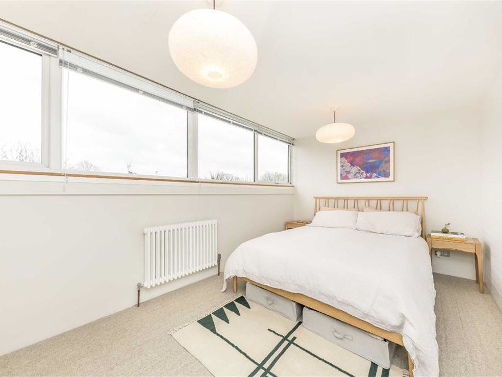 3 bed property for sale in Combe Avenue, London SE3, £650,000