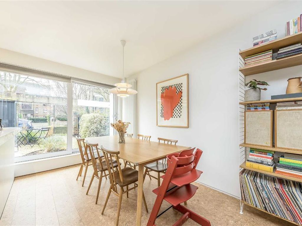 3 bed property for sale in Combe Avenue, London SE3, £650,000