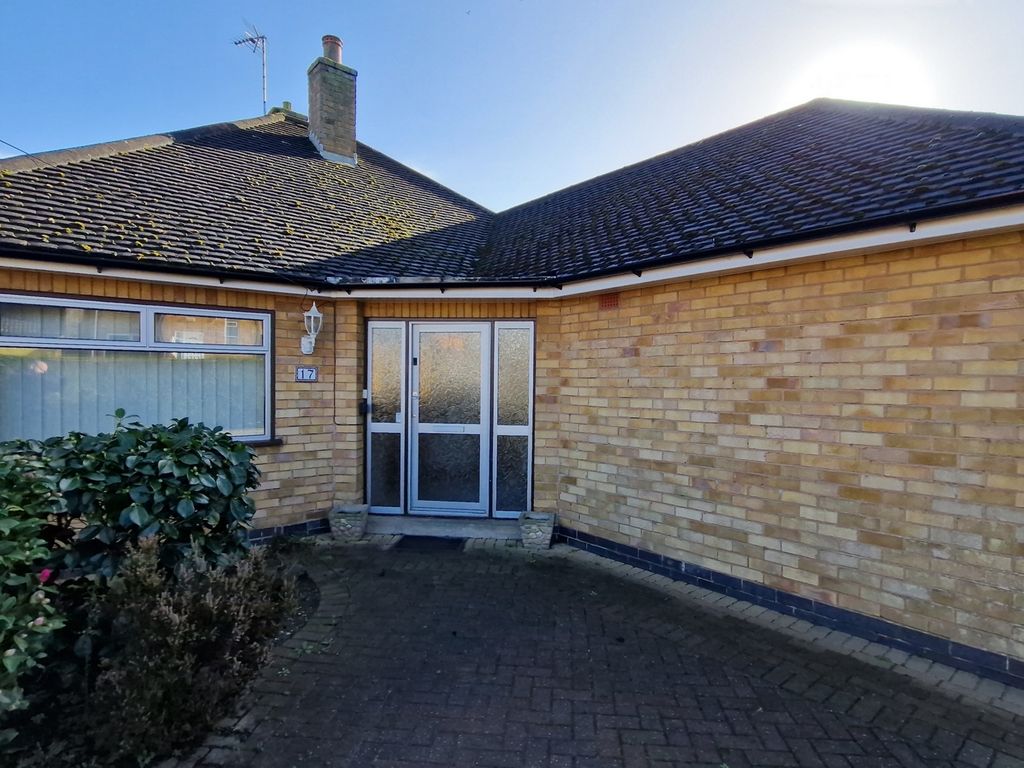 2 bed bungalow for sale in Lyngate Avenue, Birstall LE4, £285,000