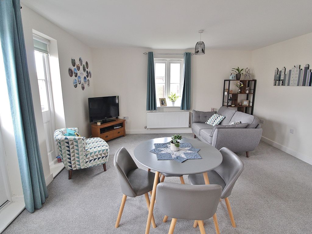 1 bed flat for sale in Woods Square, Waterlooville PO7, £76,000