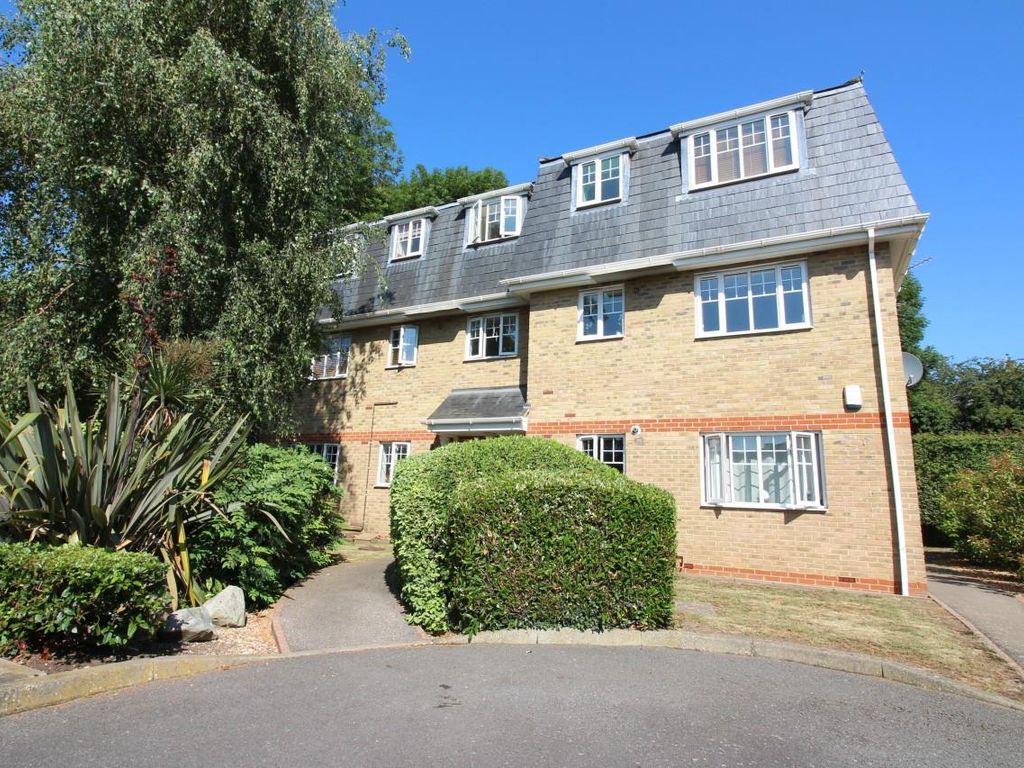 1 bed flat to rent in Seymour House, Fernley Close, Pinner HA5, £1,200 pcm