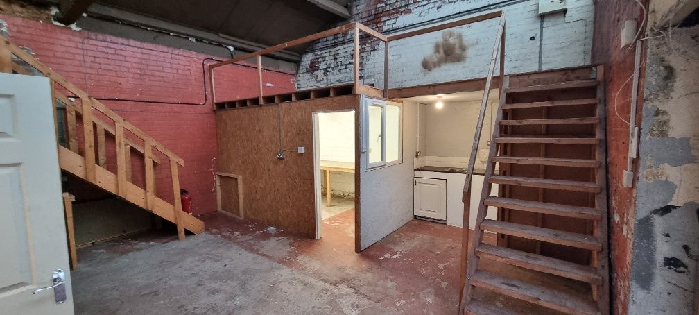 Warehouse to let in Commercial Street, Leeds LS27, £7,140 pa