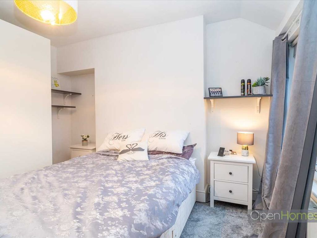 2 bed maisonette for sale in Birnam Road, London N4, £525,000