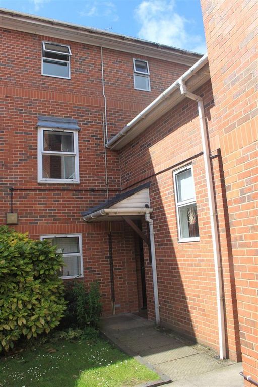 1 bed flat to rent in Augusta Place, Leamington Spa CV32, £995 pcm