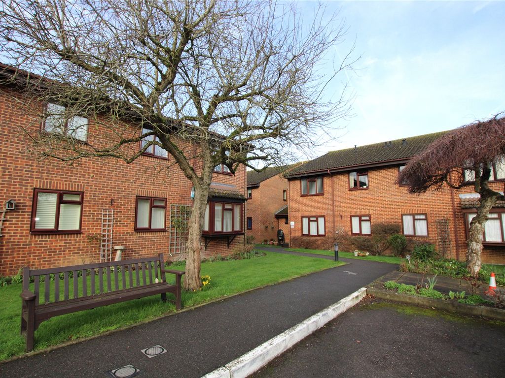 1 bed flat for sale in Guildford, Surrey GU2, £120,000