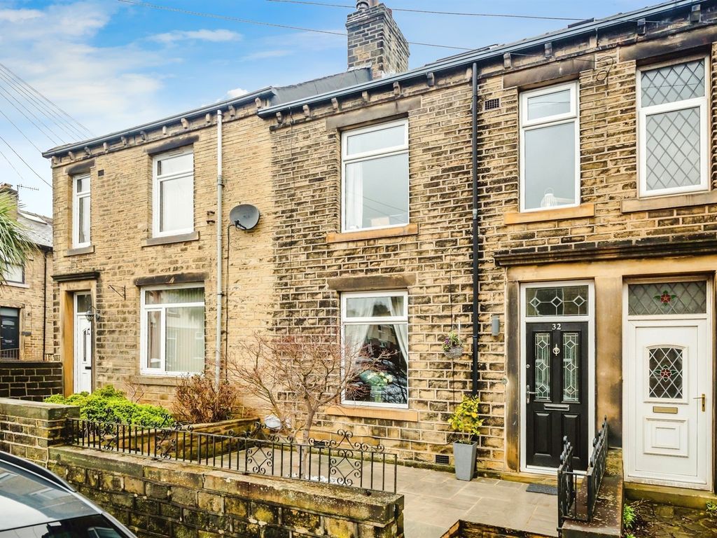 4 bed terraced house for sale in Waverley Road, Elland HX5, £250,000