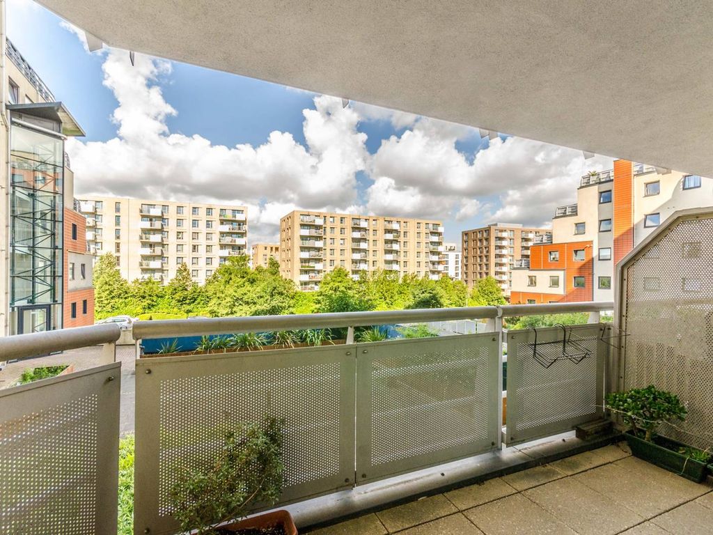 2 bed flat for sale in Wards Wharf Approach, Canary Wharf, London E16, £435,000