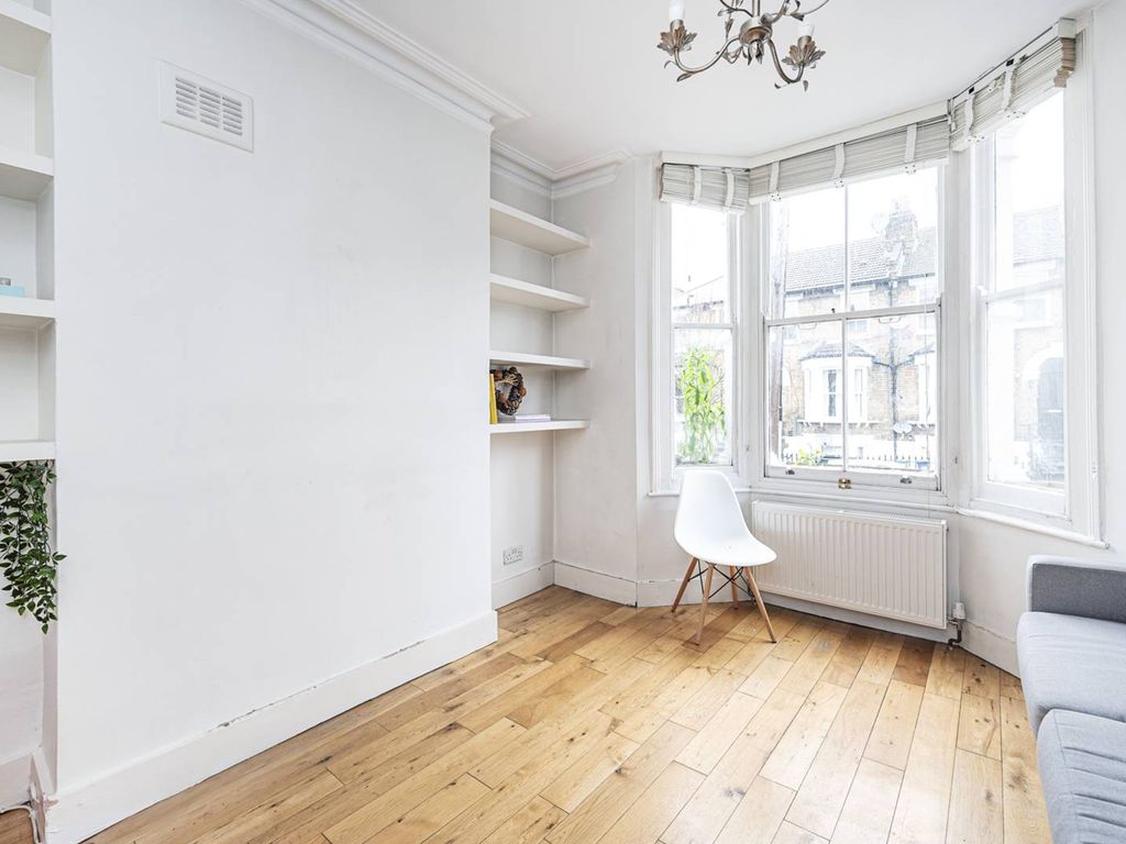 1 bed flat for sale in Mabley Street, Hackney, London E9, £270,000