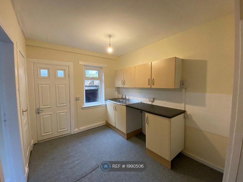 3 bed terraced house to rent in Hamilton Crescent, Stevenston KA20, £600 pcm