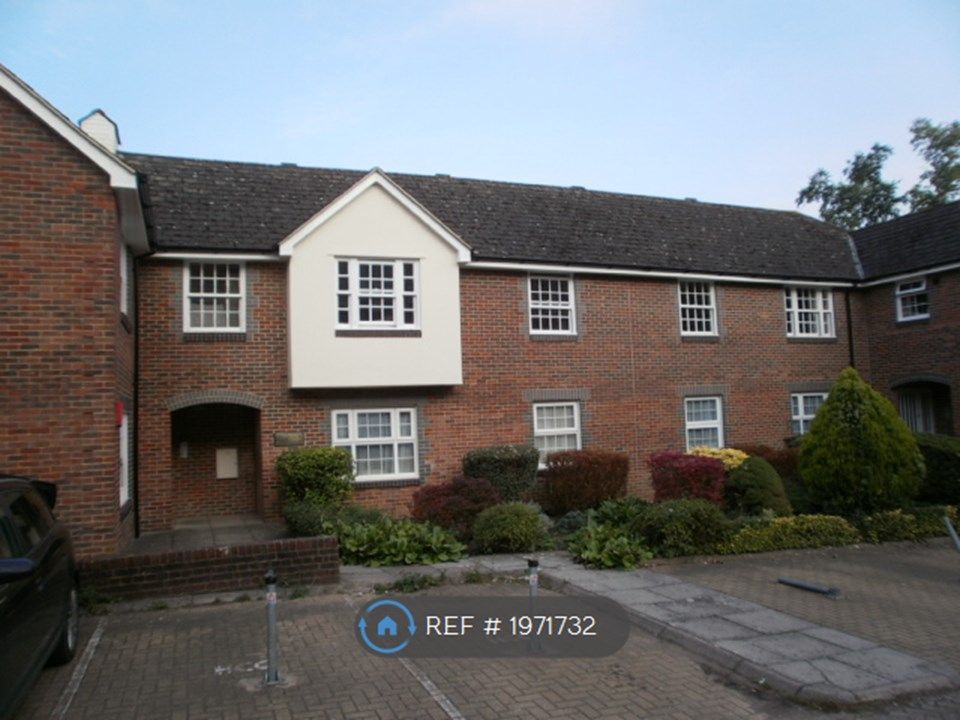 2 bed flat to rent in St Pauls Place, Winchester SO23, £1,600 pcm