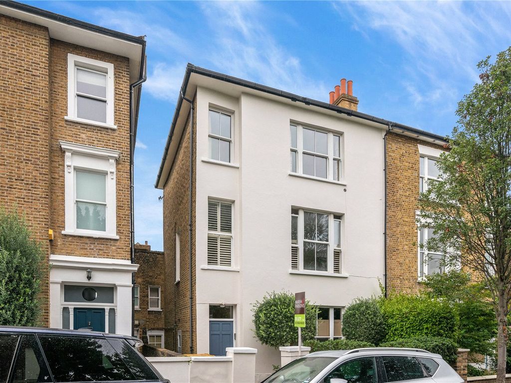 2 bed flat for sale in Cleveland Road, London SW13, £725,000