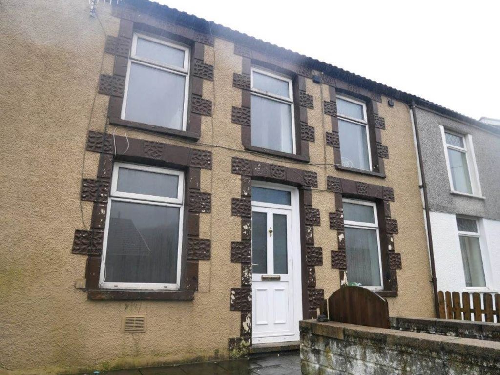 2 bed property to rent in Cornwall Road, Williamstown, Tonypandy CF40, £750 pcm