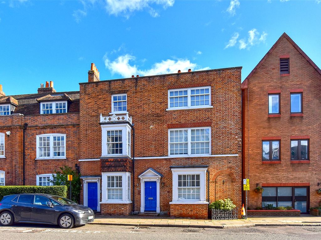 2 bed flat to rent in Sheet Street, Windsor, Berkshire SL4, £2,400 pcm