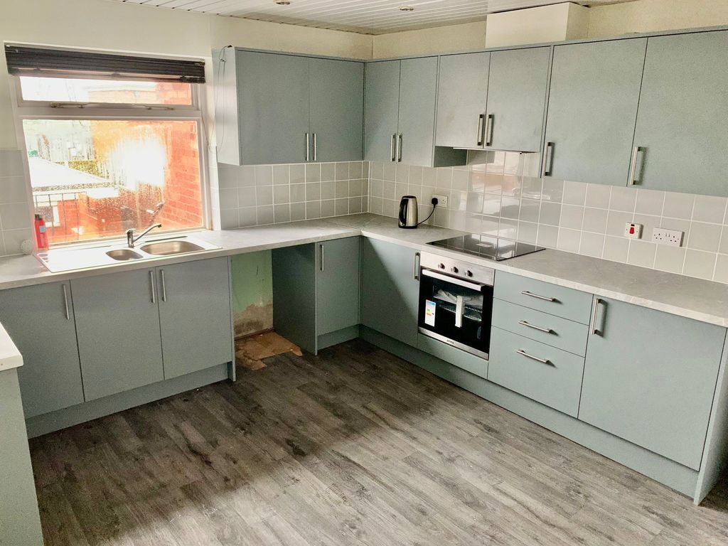 3 bed flat for sale in Thingwall Road, Wirral, Merseyside CH61, £150,000