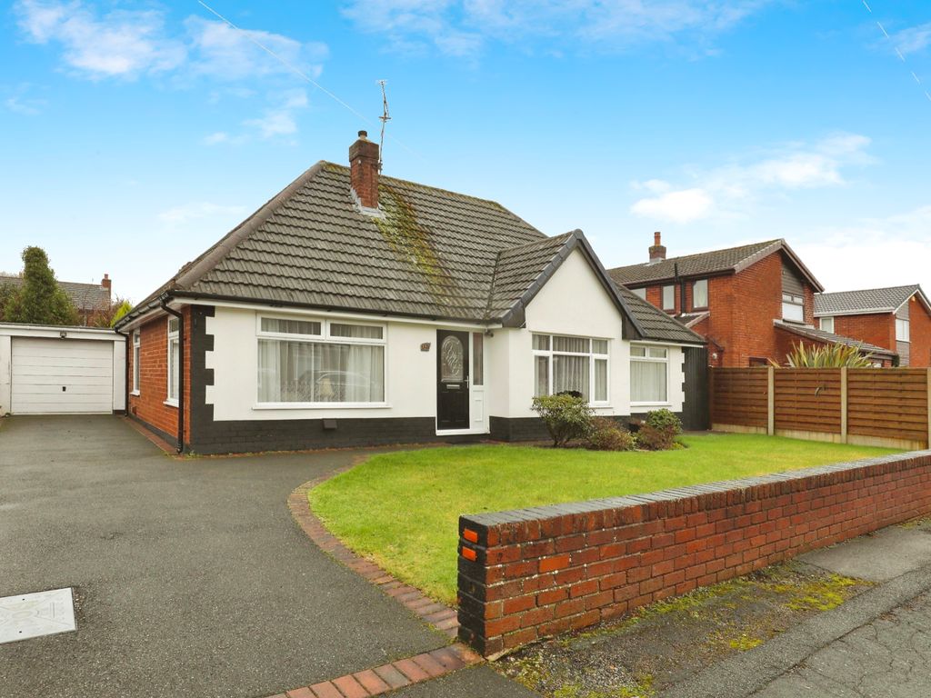 3 bed detached bungalow for sale in Hallmoor Close, Ormskirk L39, £399,000