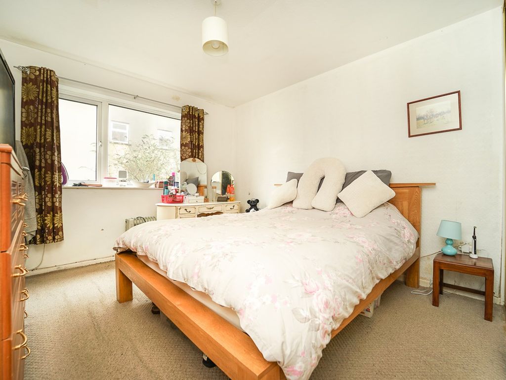 2 bed flat for sale in Upper Church Road, Weston-Super-Mare, Weston-Super-Mare BS23, £140,000