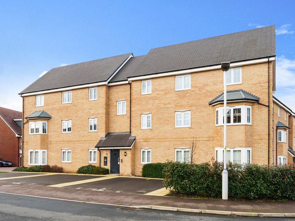 2 bed flat for sale in Victoria Grove, Flitwick MK45, £230,000