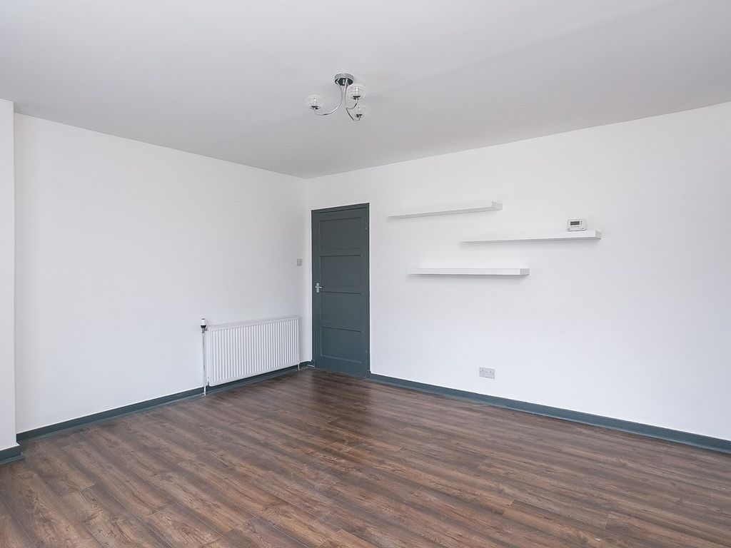 3 bed property for sale in Fernieside Crescent, Gilmerton, Edinburgh EH17, £190,000