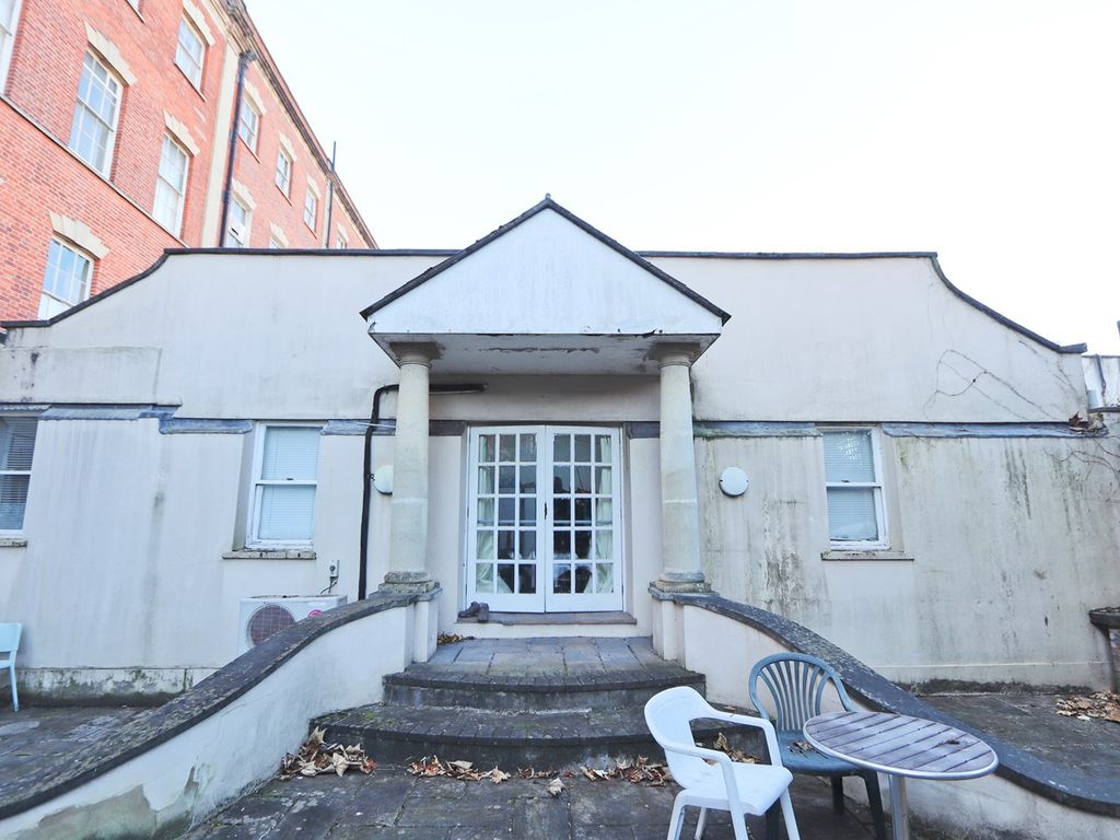 5 bed flat to rent in Berkeley Square, Bristol BS8, £4,375 pcm