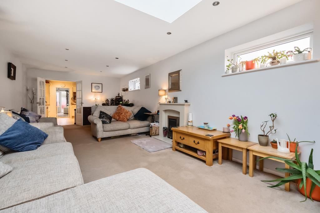 4 bed end terrace house for sale in Chesham, Buckinghamshire HP5, £475,000