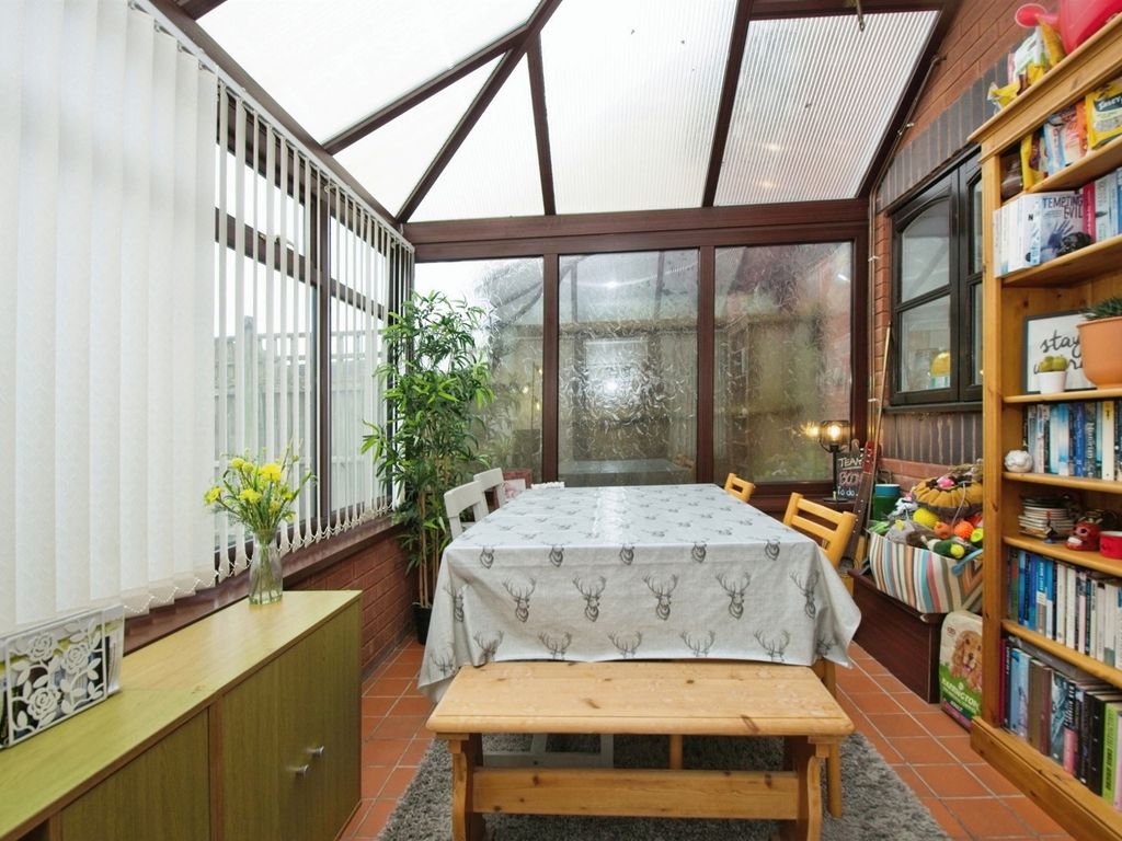 3 bed link detached house for sale in Llwyn Onn, Tyla Garw, Pontyclun CF72, £240,000
