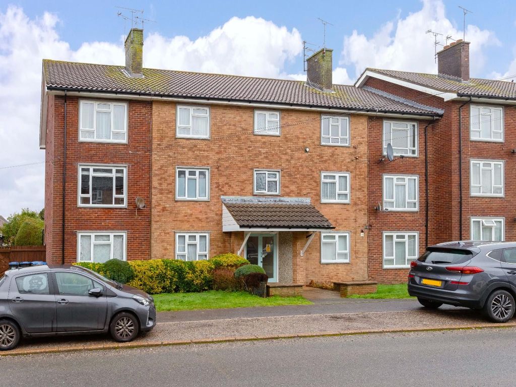 2 bed flat for sale in Parklands Road, Hassocks BN6, £325,000