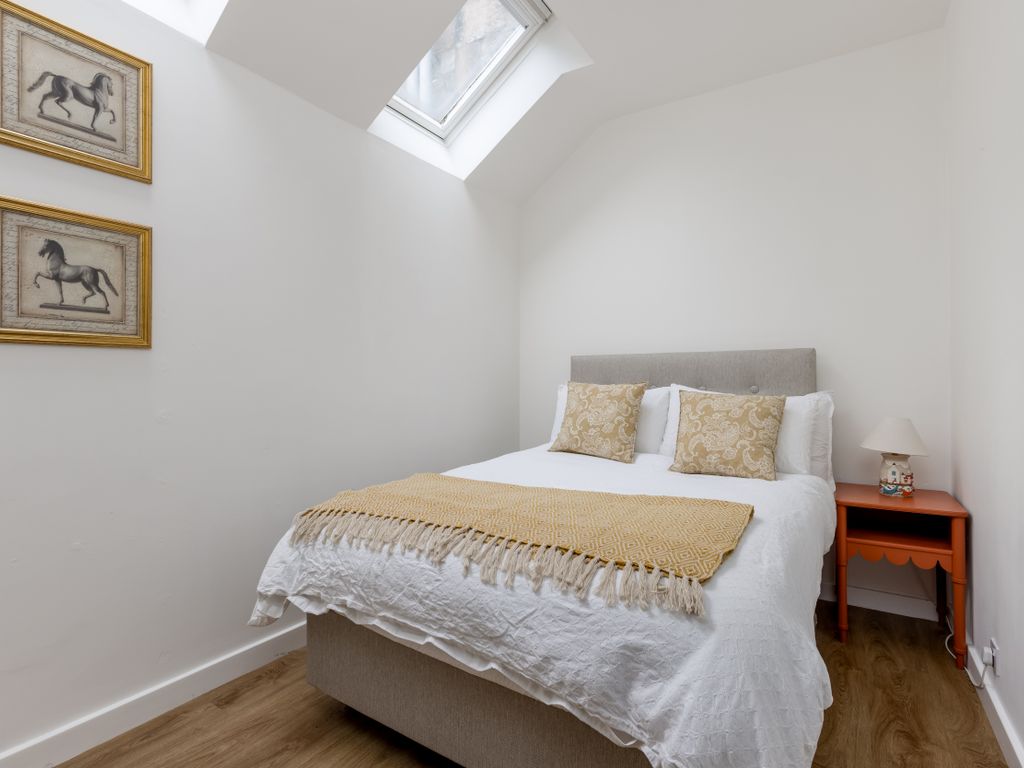 1 bed flat for sale in 17/1 Cockburn Street, Edinburgh EH1, £270,000