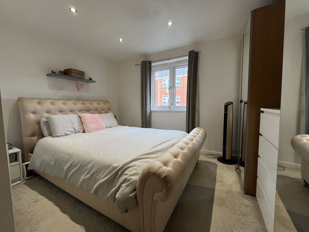 2 bed flat for sale in Cowslip Meadow, Derby DE72, £155,000