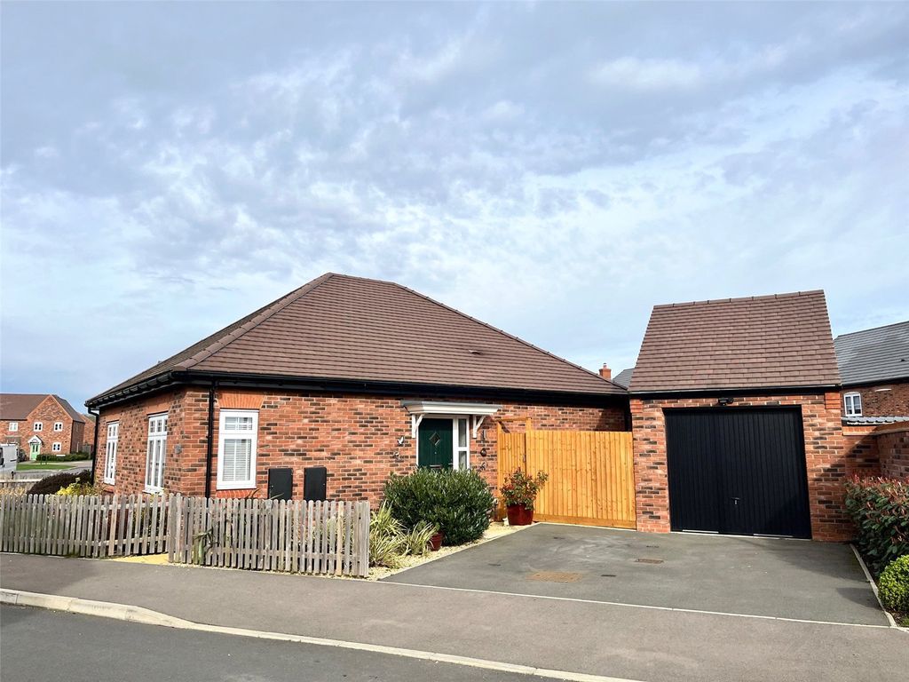 2 bed bungalow for sale in Robins Lane, Bishops Itchington, Warwickshire CV47, £335,000