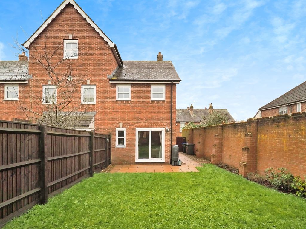 2 bed end terrace house for sale in Avon Place, Salisbury SP1, £275,000