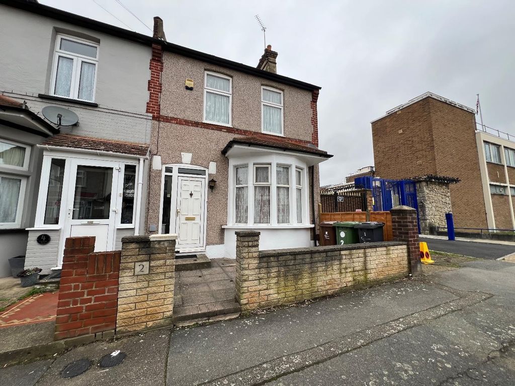 2 bed terraced house to rent in Cambeys Road, Dagenham RM10, £1,800 pcm